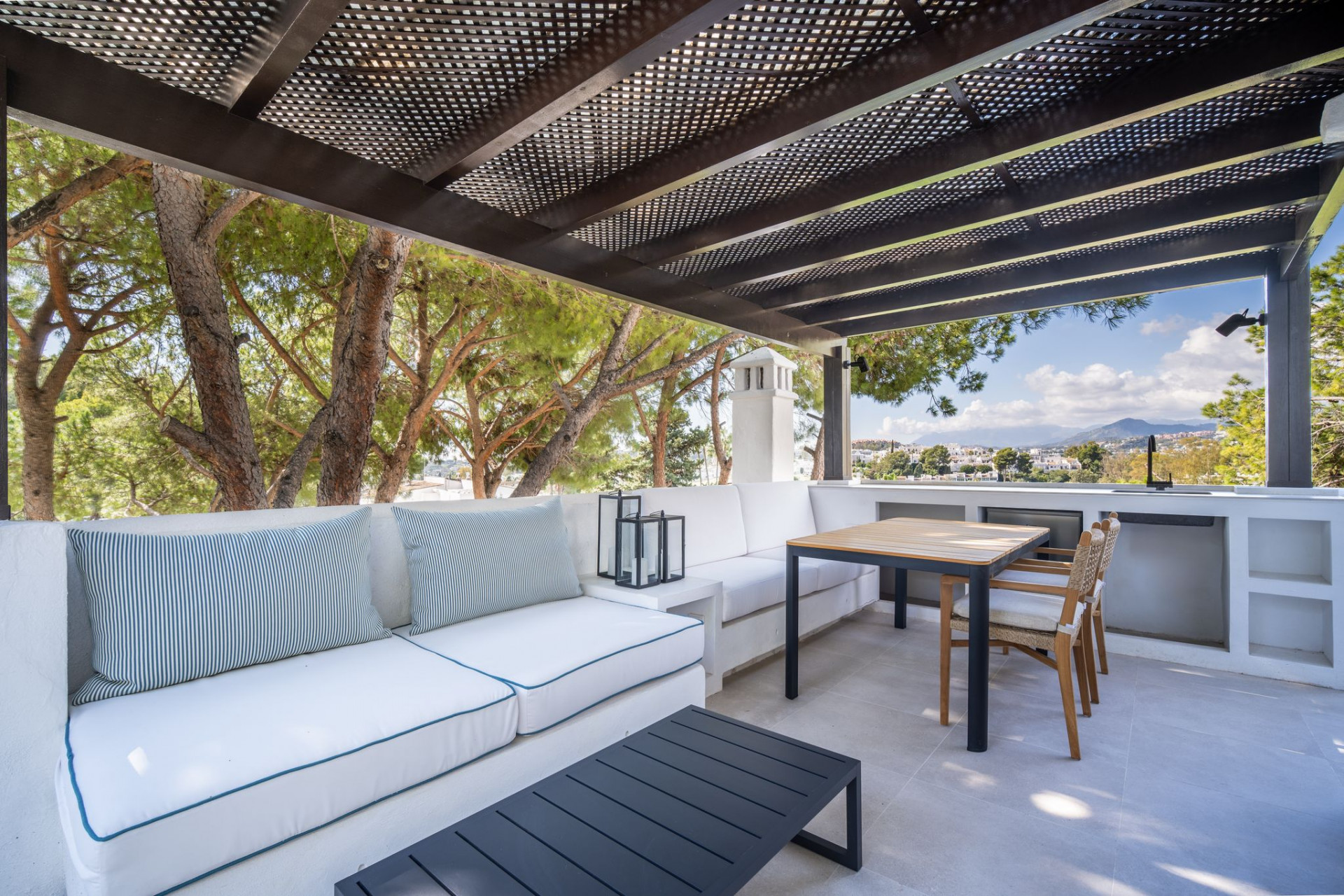 Piso de 3 Dormitorios en venta en Nueva Andalucía, Marbella