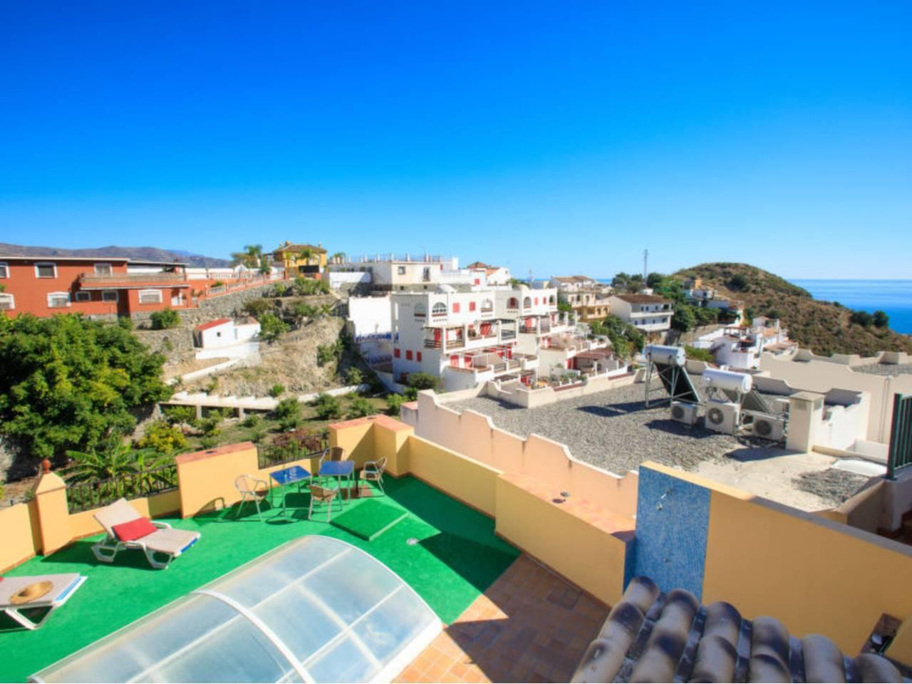 Casa Adosada de 5 Dormitorios y 2 Baños en venta en Almuñecar