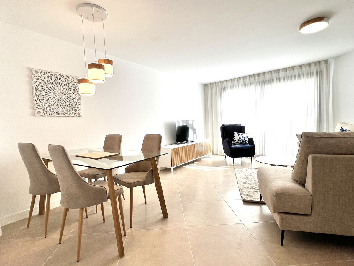 Casa Adosada de 3 Dormitorios en venta en Estepona