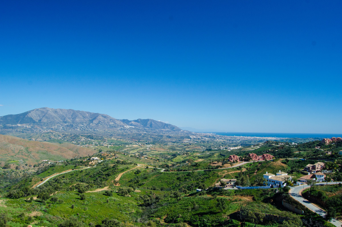 Terreno en venta en La Mairena, Marbella