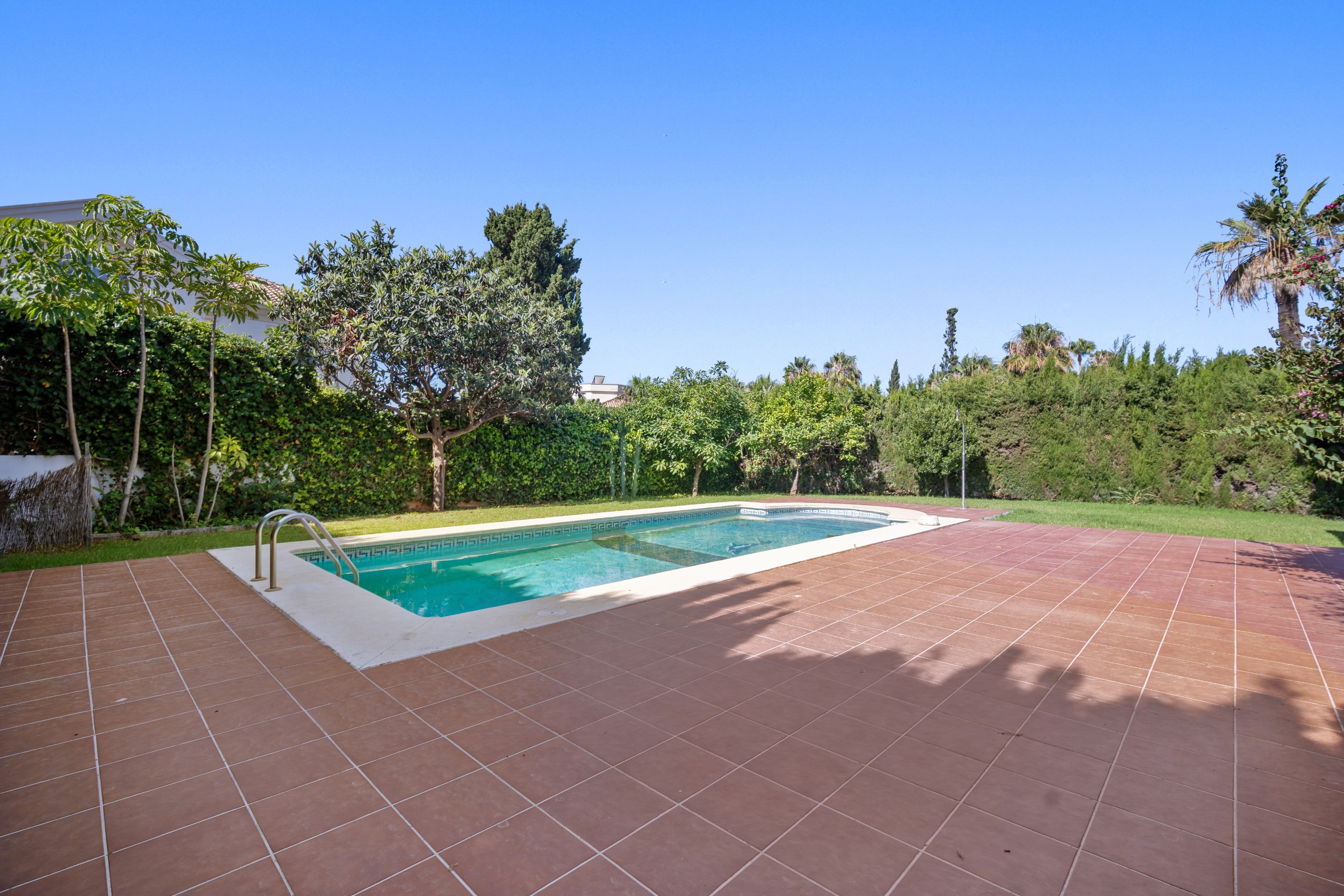 5 Bed, 4 Bath - Villa for Sale in Marbella Golden Mile
