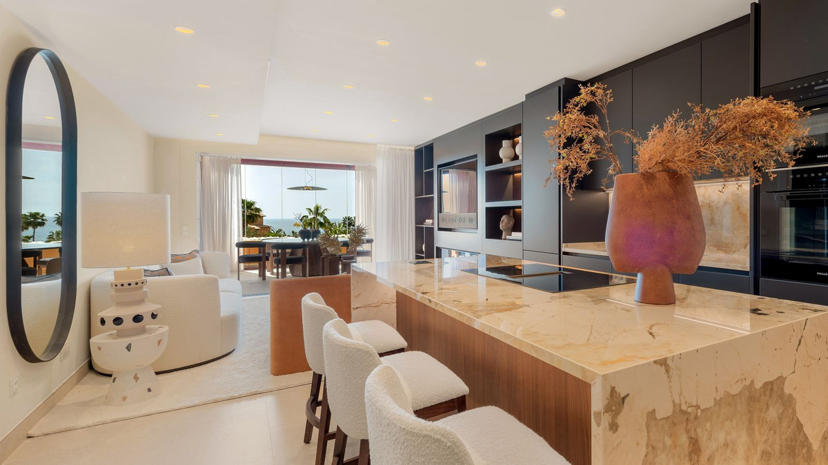 Piso de 3 Dormitorios en venta en Nueva Milla de Oro, Estepona