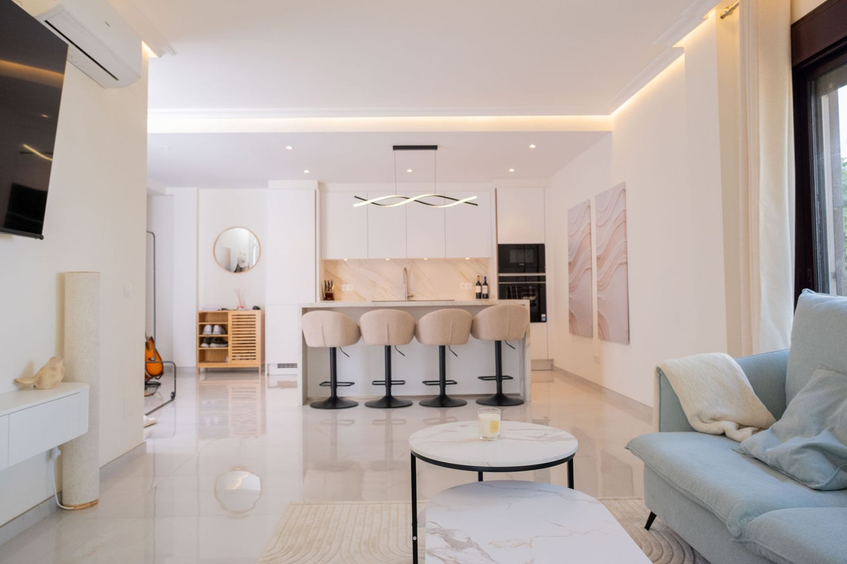 Piso de 3 Dormitorios y 2 Baños en alquiler vacacional en Nueva Andalucía, Marbella