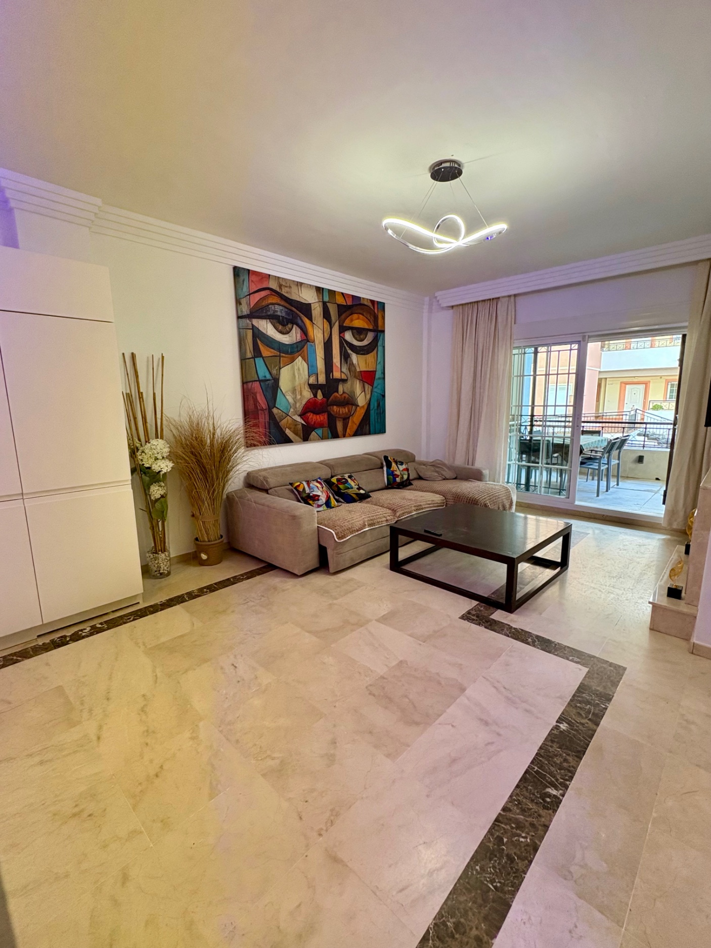 Piso de 3 Dormitorios y 2 Baños en venta en Nueva Andalucía, Marbella