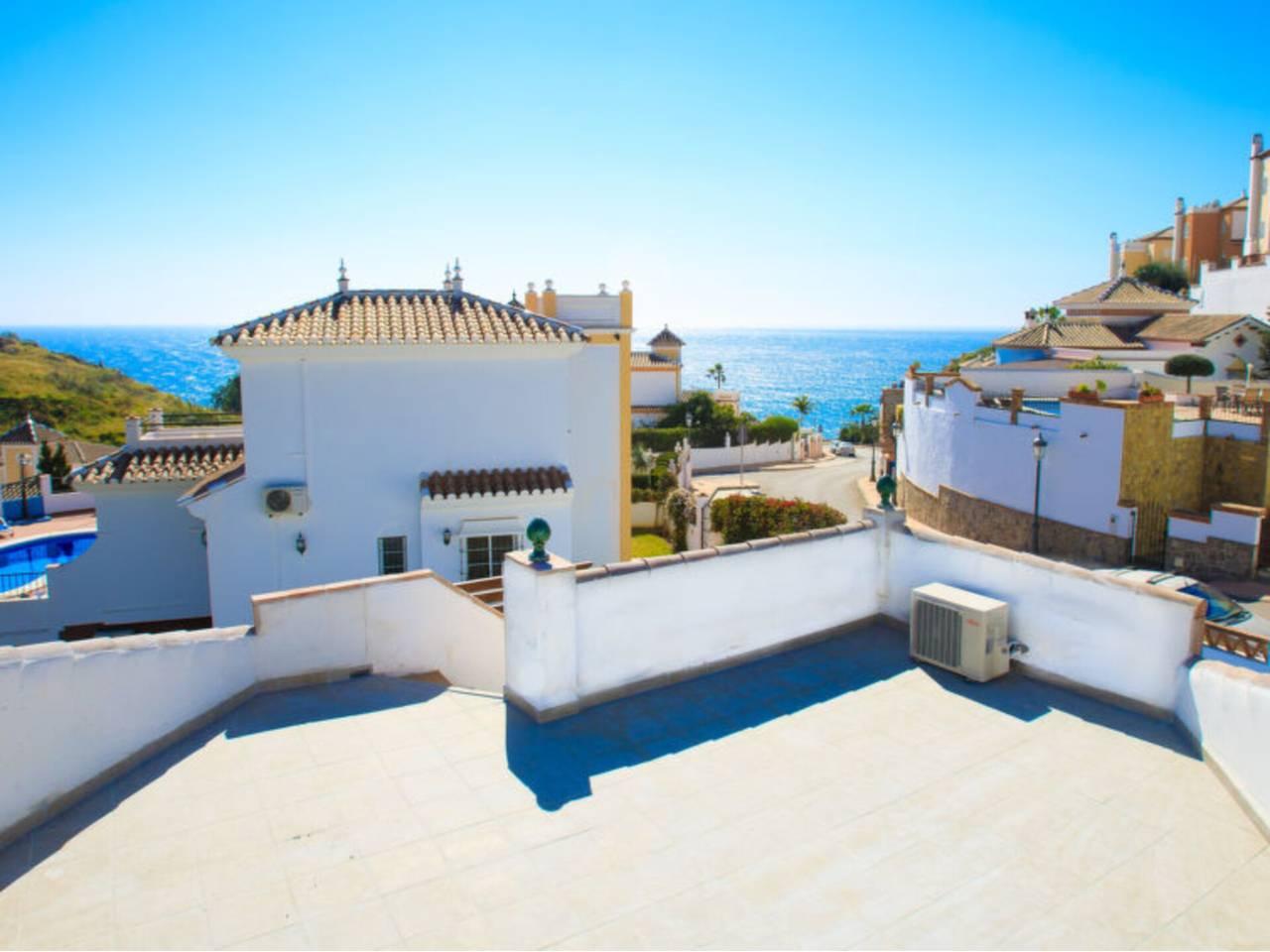 Casa Adosada de 5 Dormitorios y 3 Baños en venta en Nerja