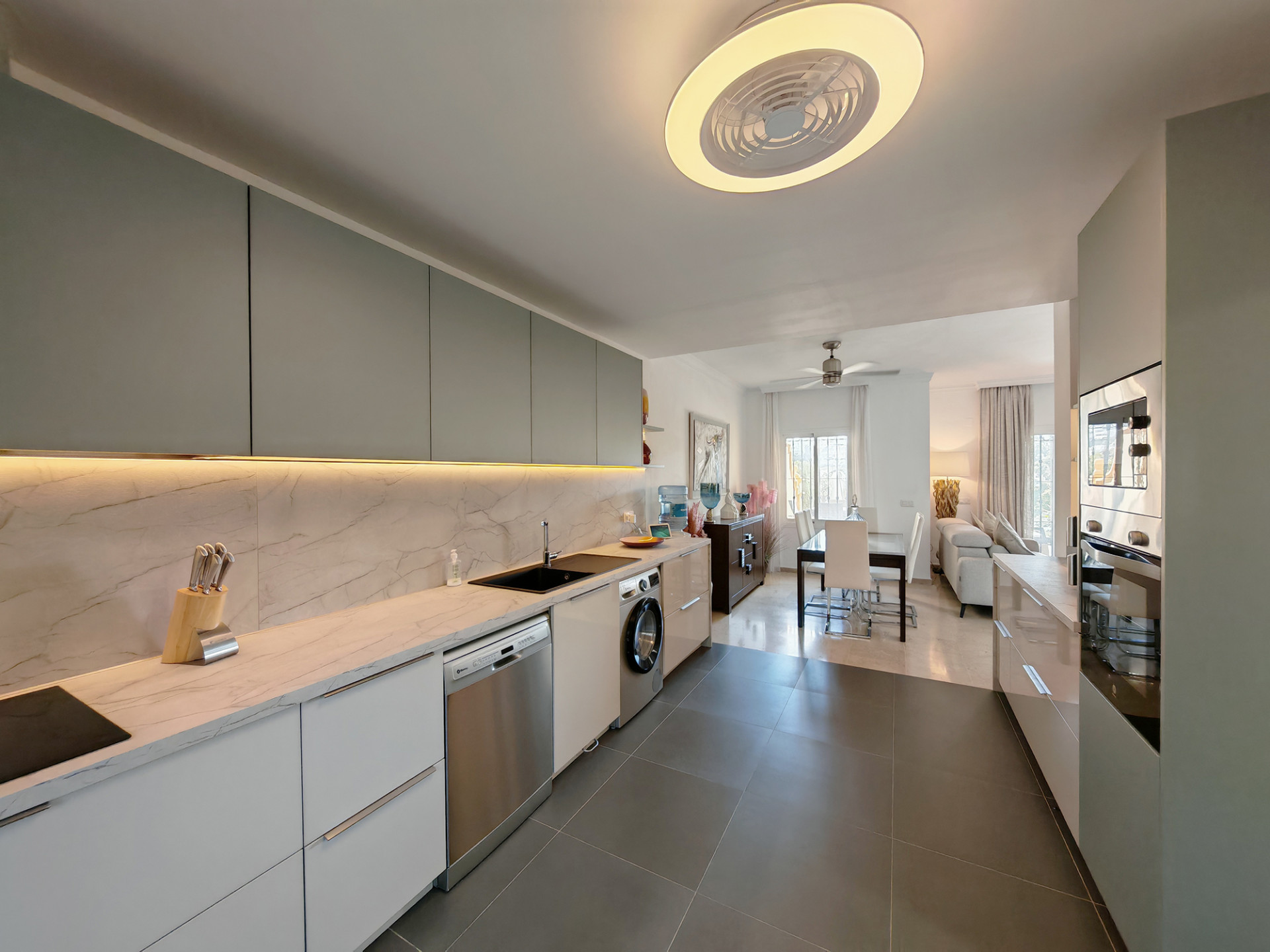 Casa Adosada de 4 Dormitorios y 3 Baños en venta en Riviera del Sol, Mijas