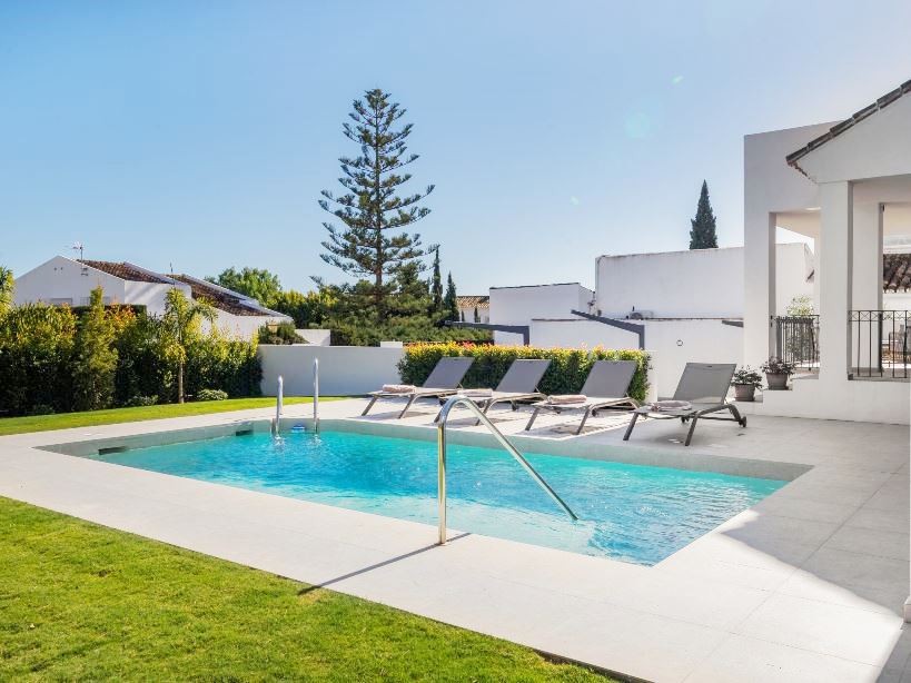 Casa de 3 Dormitorios y 2 Baños en venta en La Alqueria, Estepona