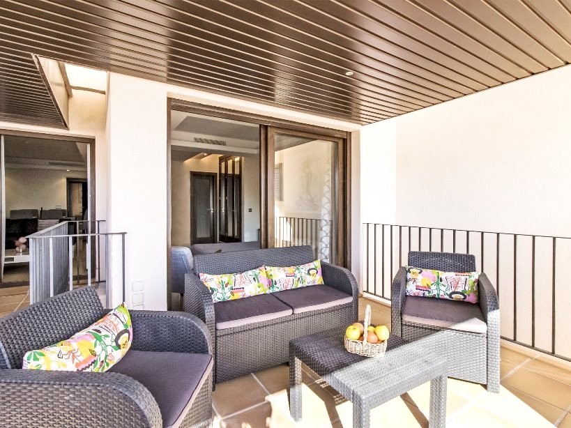 Piso de 2 Dormitorios en venta en La Alqueria, Estepona
