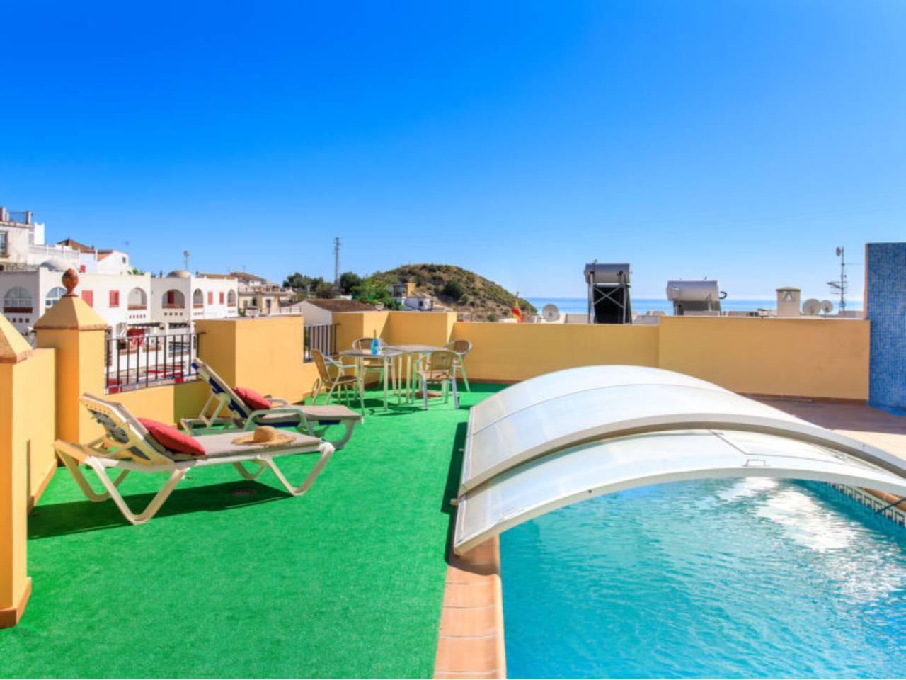 Casa Adosada de 5 Dormitorios y 2 Baños en venta en Almuñecar