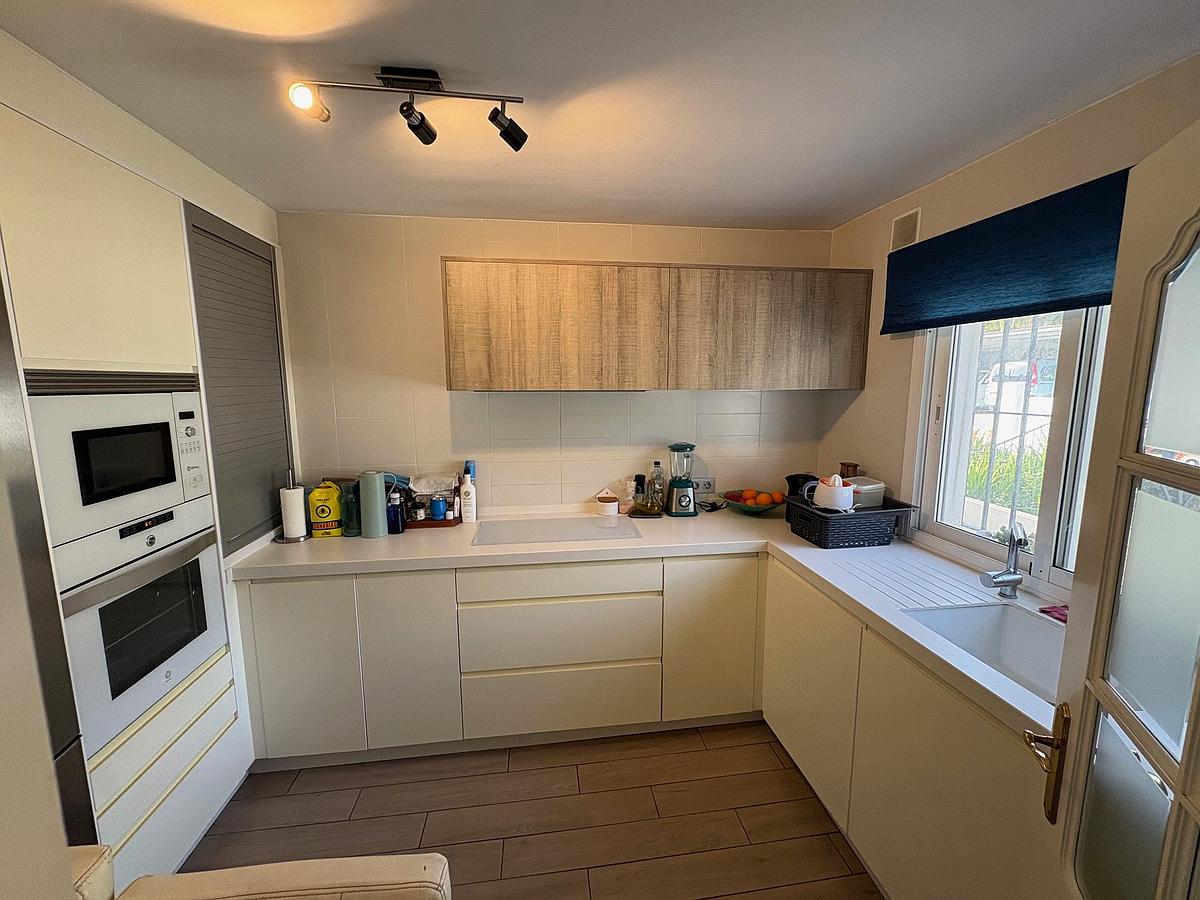 Casa Adosada de 3 Dormitorios y 2 Baños en venta en Estepona