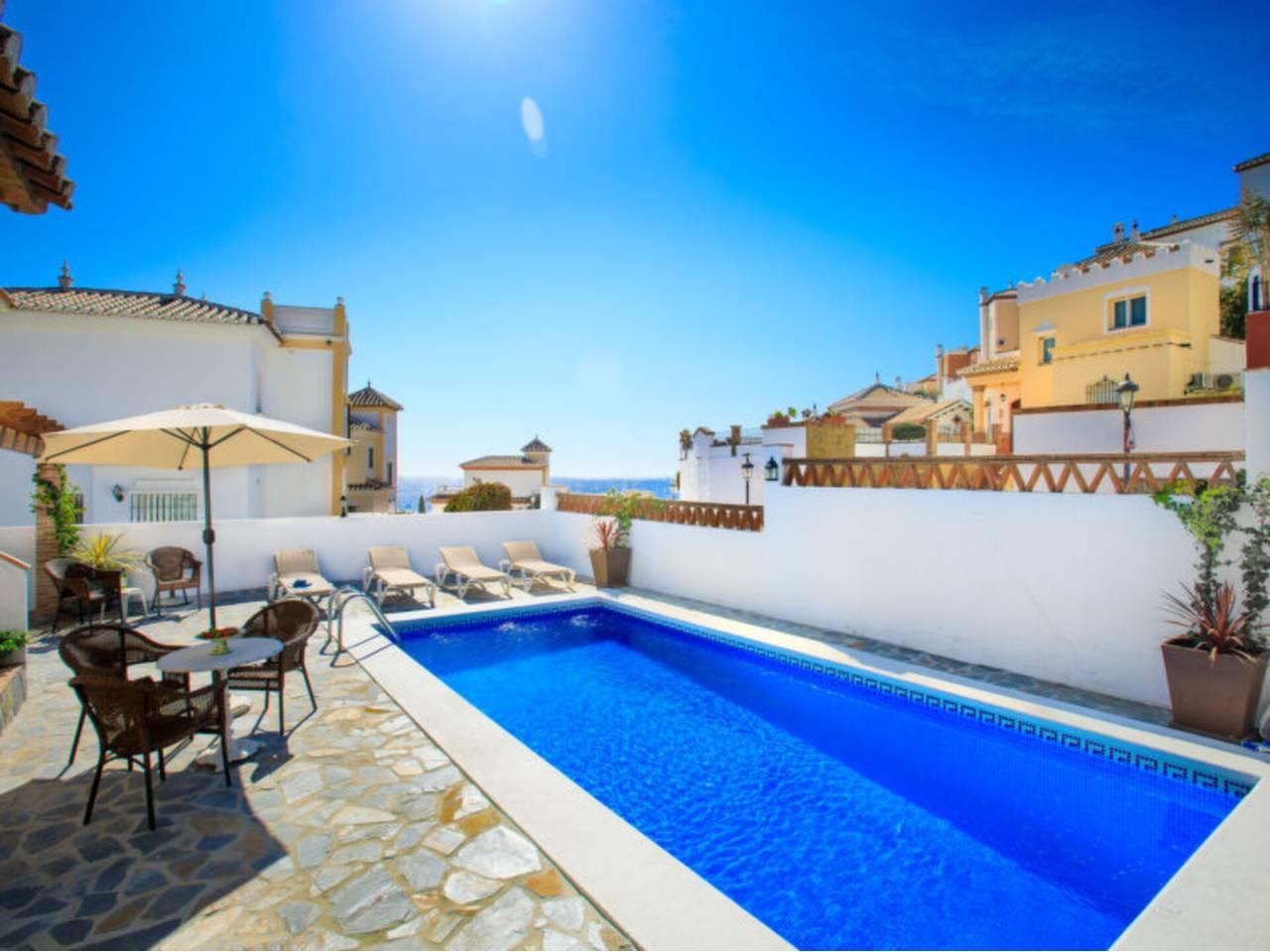Casa Adosada de 5 Dormitorios y 3 Baños en venta en Nerja
