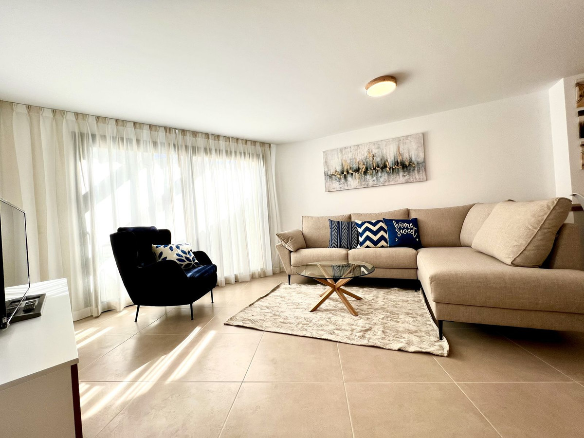 Casa Adosada de 3 Dormitorios en venta en Estepona