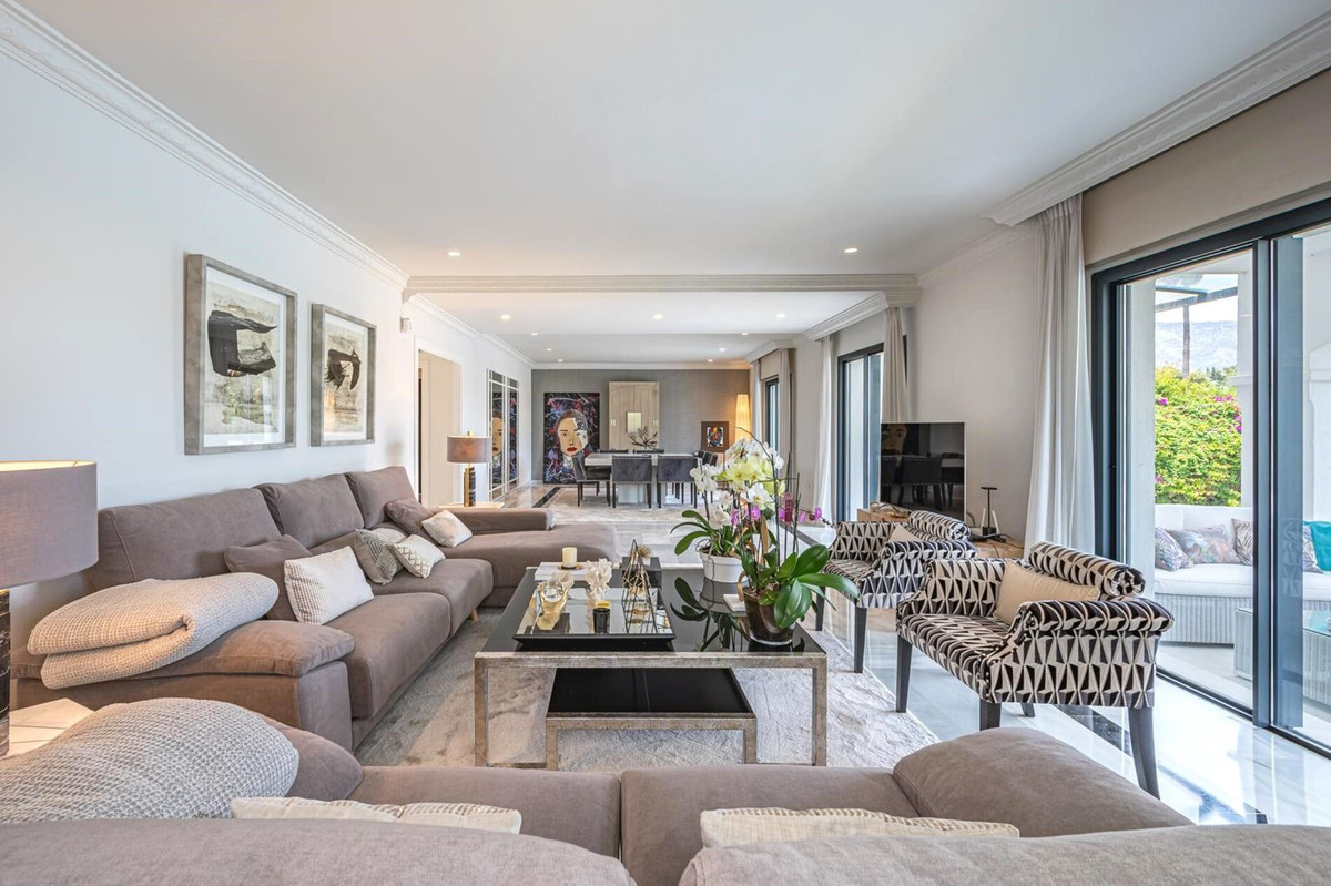 6 спални, 5 бани - Вила за продажба в Nueva Andalucia, Marbella