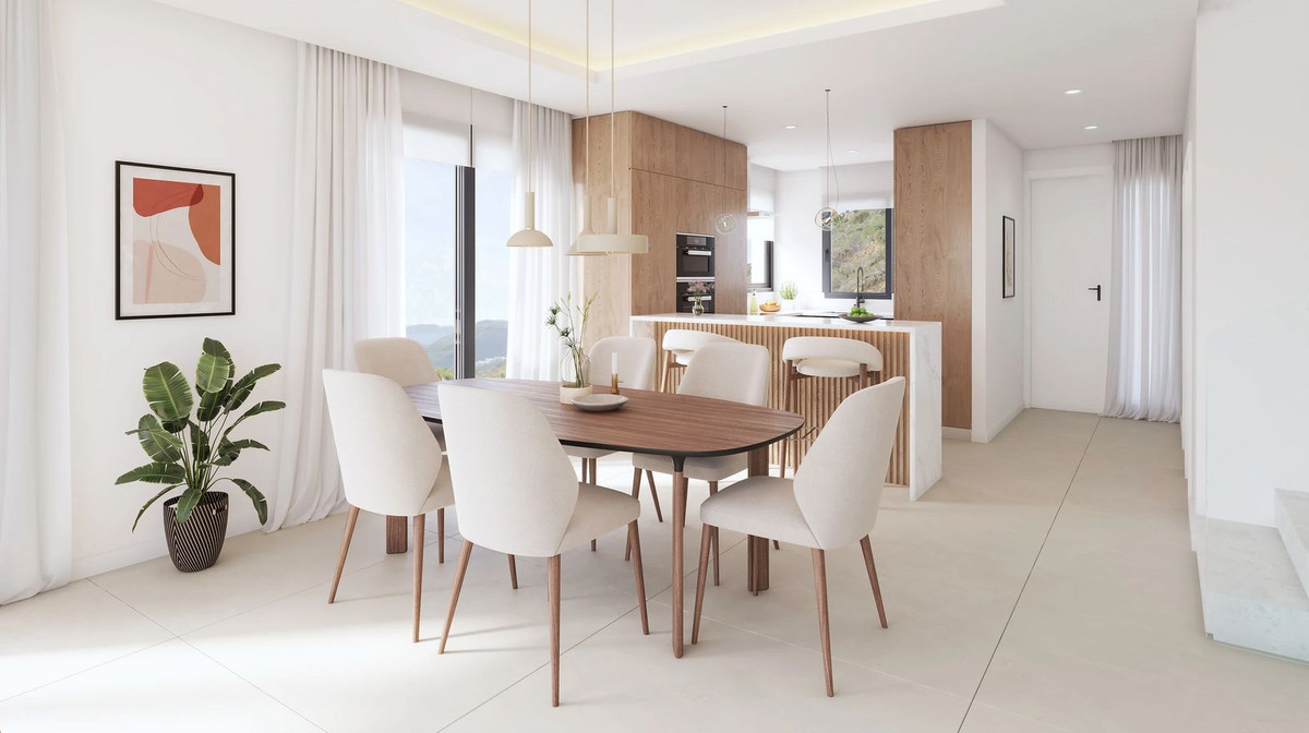 Casa Adosada de 4 Dormitorios y 3 Baños en venta en Estepona