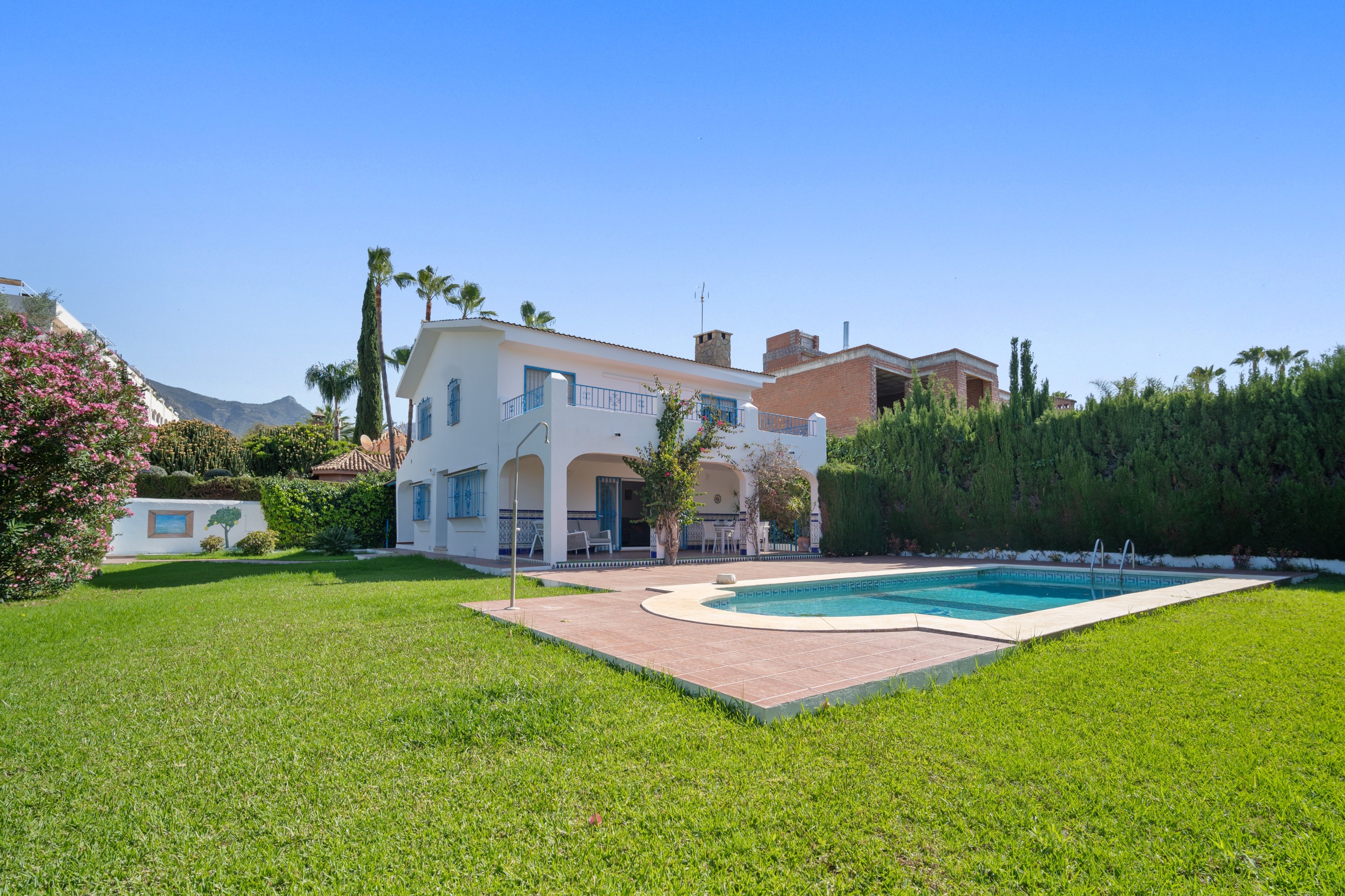 5 Bed, 4 Bath - Villa for Sale in Marbella Golden Mile