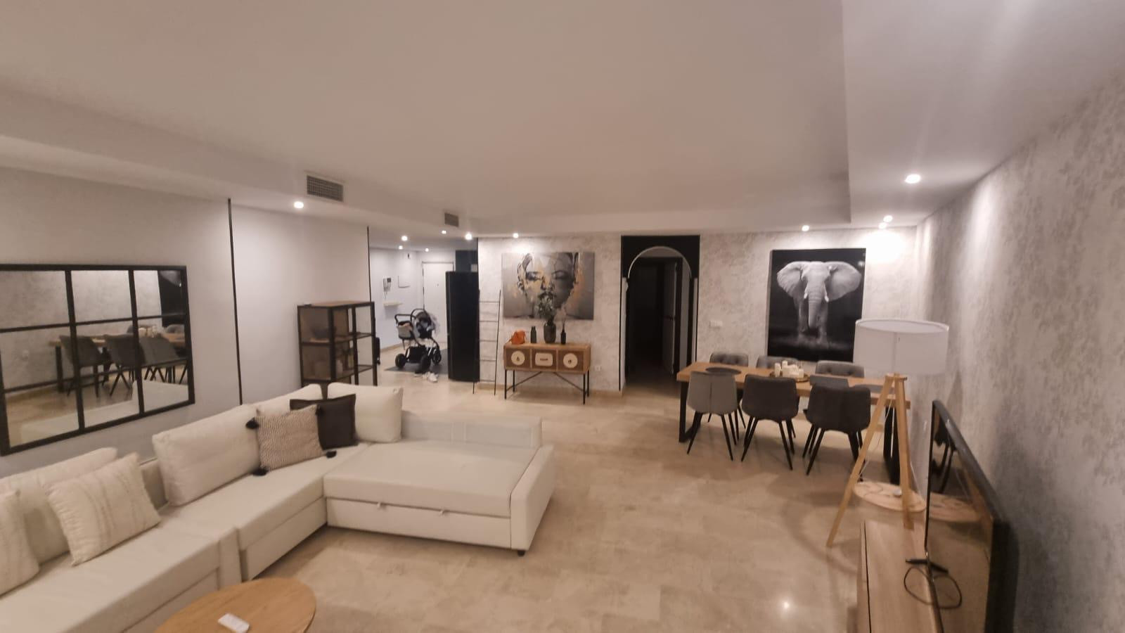 Piso de 3 Dormitorios y 2 Baños en alquiler en Milla de Oro, Marbella