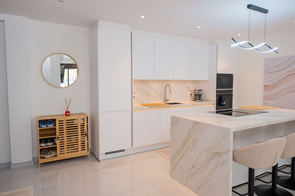 Piso de 3 Dormitorios y 2 Baños en alquiler vacacional en Nueva Andalucía, Marbella
