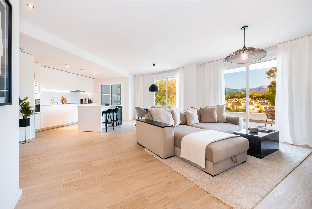 Piso de 2 Dormitorios en venta en Nueva Andalucía, Marbella