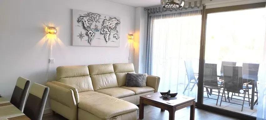 Piso de 3 Dormitorios y 2 Baños en venta en Mijas