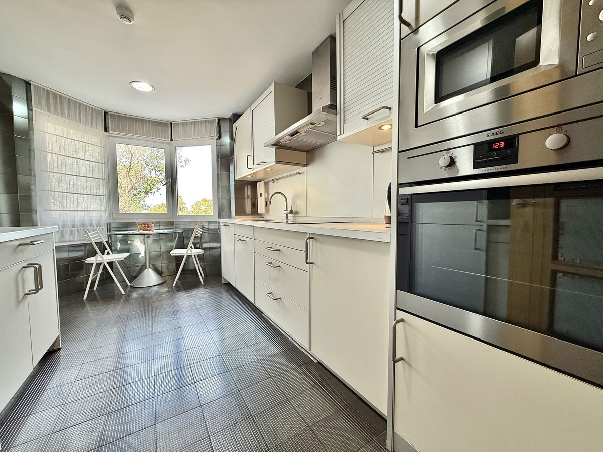 Piso de 2 Dormitorios y 2 Baños en venta en Puerto Banús