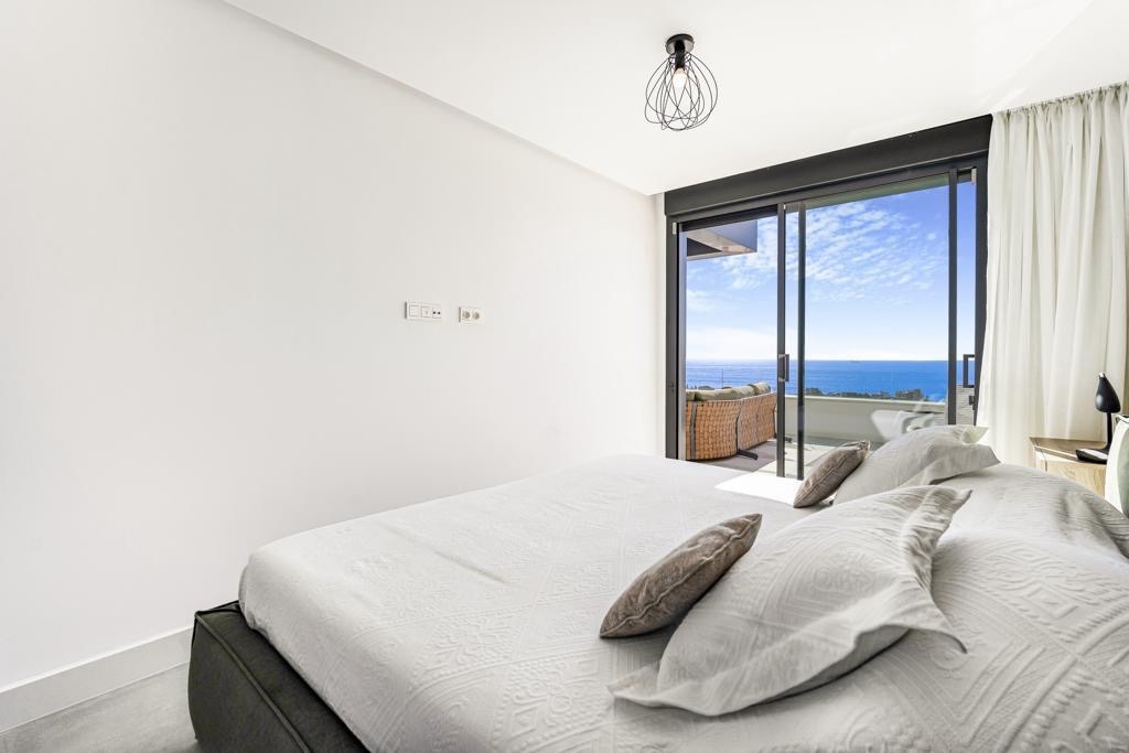 Ático de 3 Dormitorios en venta en Artola, Marbella