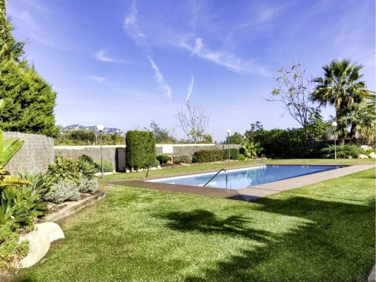 Casa Adosada de 4 Dormitorios y 3 Baños en venta en Lloret de Mar
