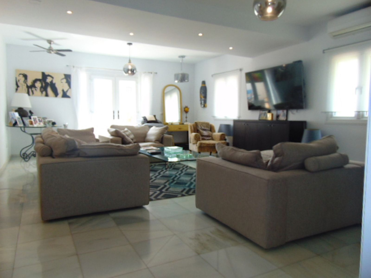 4 спални, 3 бани - Вила за продажба в San Pedro de Alcántara