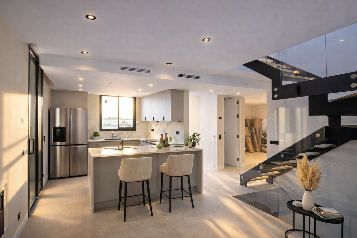 Casa de 2 Dormitorios y 3 Baños en alquiler en Nueva Andalucía, Marbella
