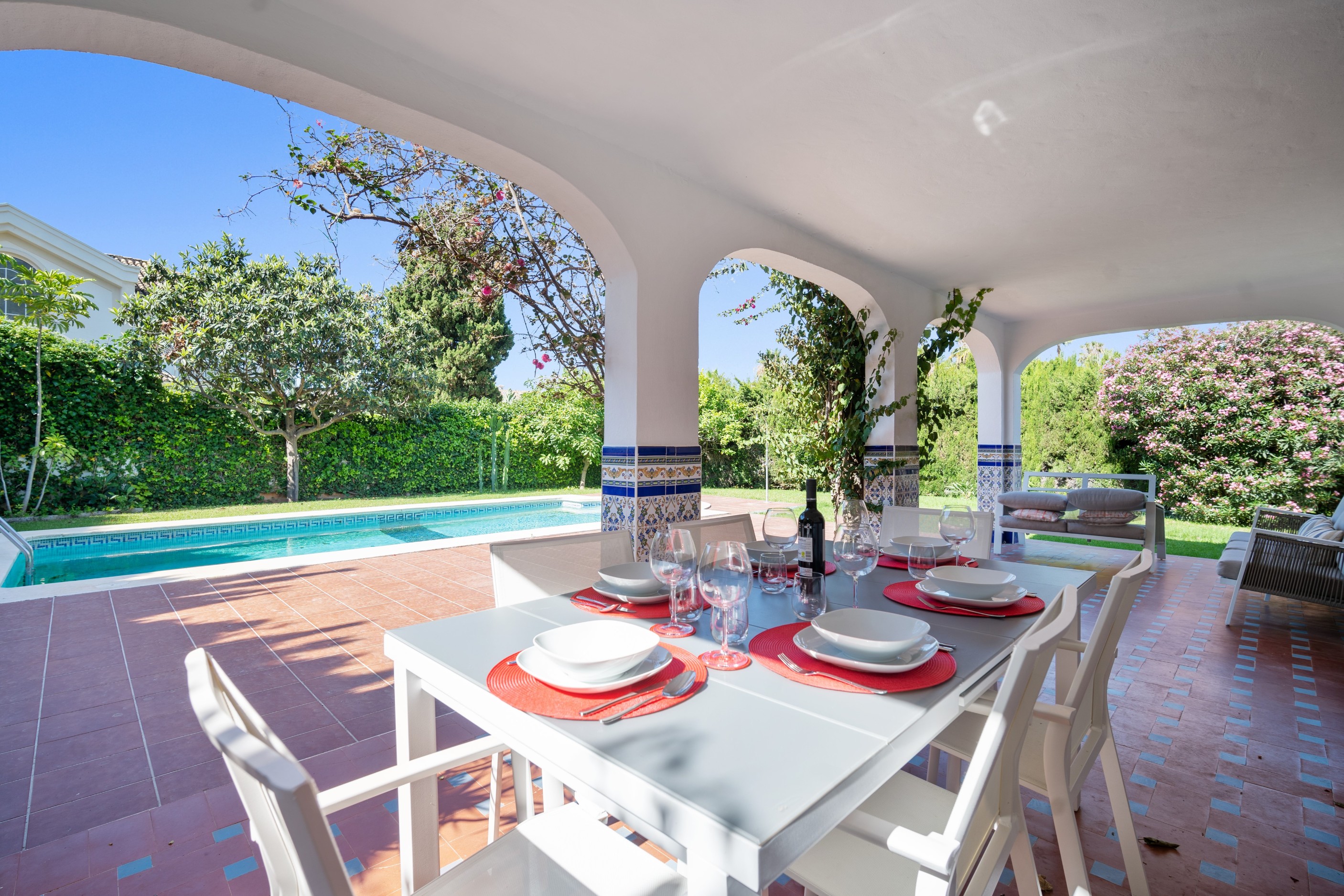 5 Bed, 4 Bath - Villa for Sale in Marbella Golden Mile