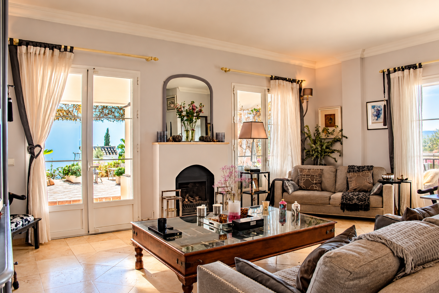 Casa de 4 Dormitorios y 4 Baños en venta en Istán