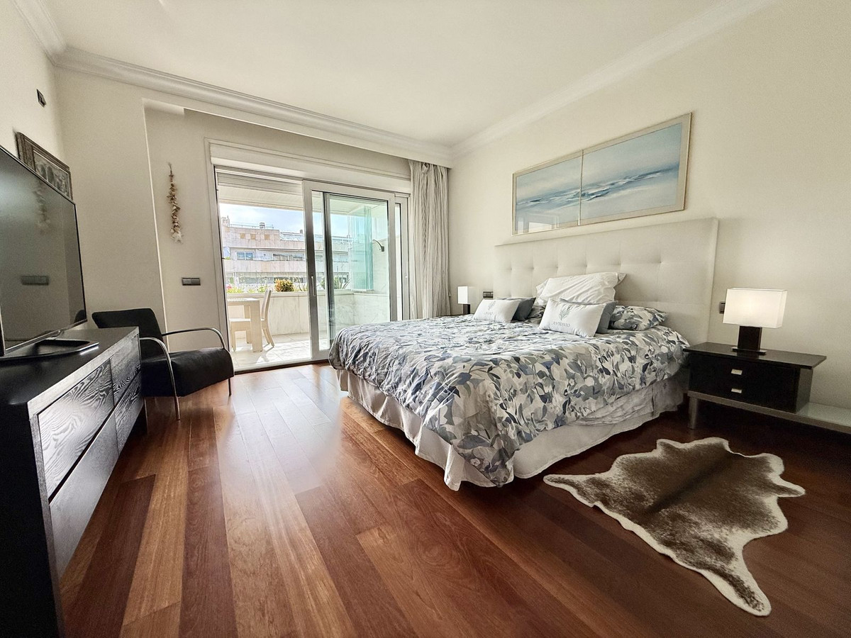 Piso de 2 Dormitorios y 2 Baños en venta en Puerto Banús