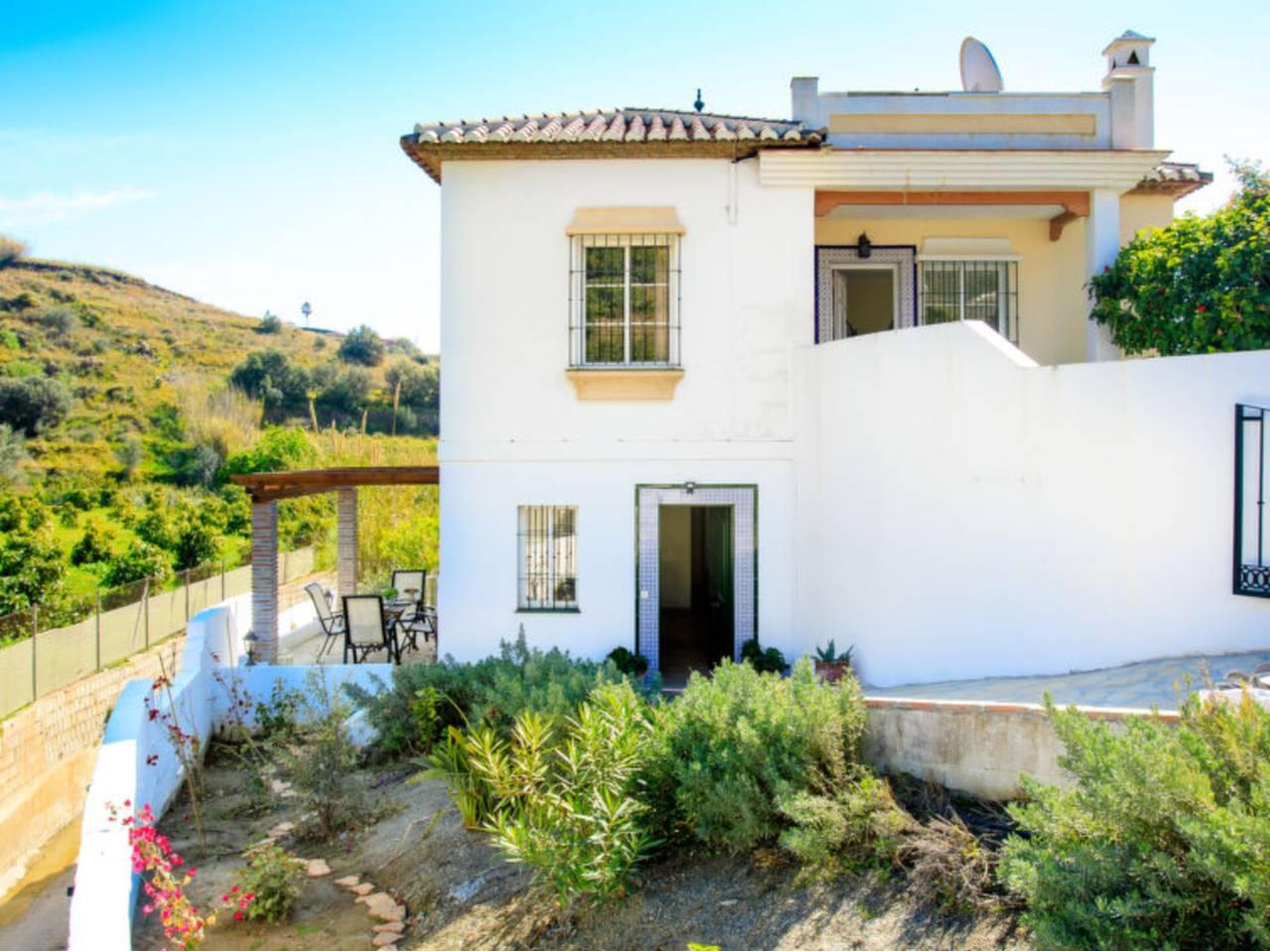 Casa Adosada de 5 Dormitorios y 3 Baños en venta en Nerja