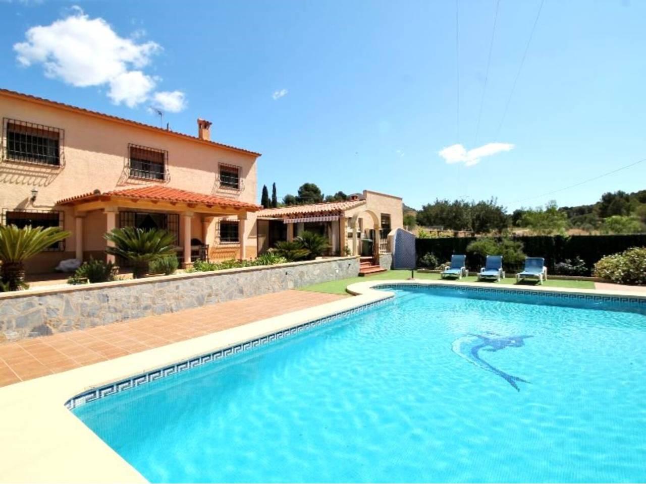 Casa Adosada de 5 Dormitorios en venta en Benidorm Centro Urbano