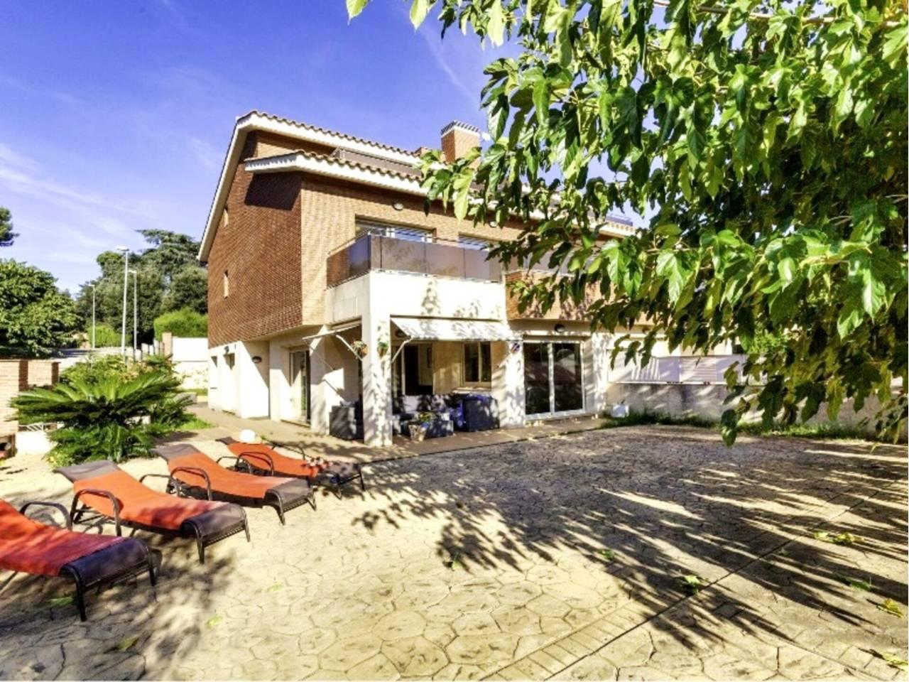 Casa Adosada de 4 Dormitorios y 3 Baños en venta en Lloret de Mar