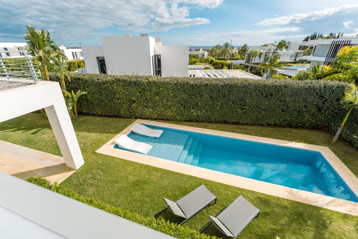 Casa de 3 Dormitorios y 3 Baños en venta en Cancelada, Estepona