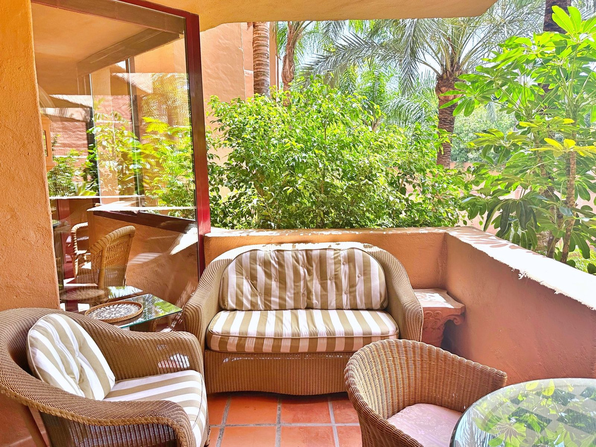 Piso de 2 Dormitorios en venta en Nueva Milla de Oro, Estepona