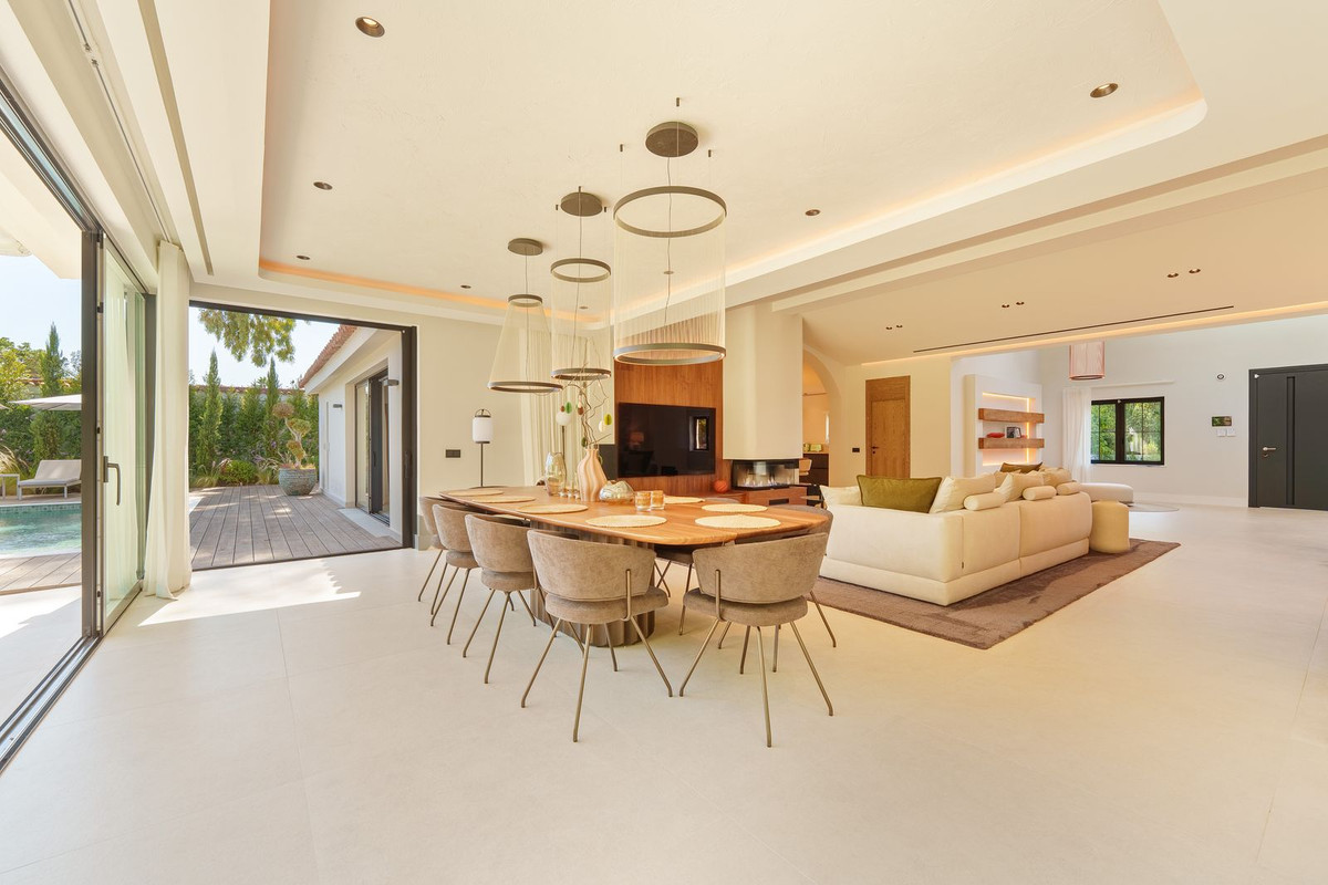 Casa de 5 Dormitorios en venta en Puerto Banús