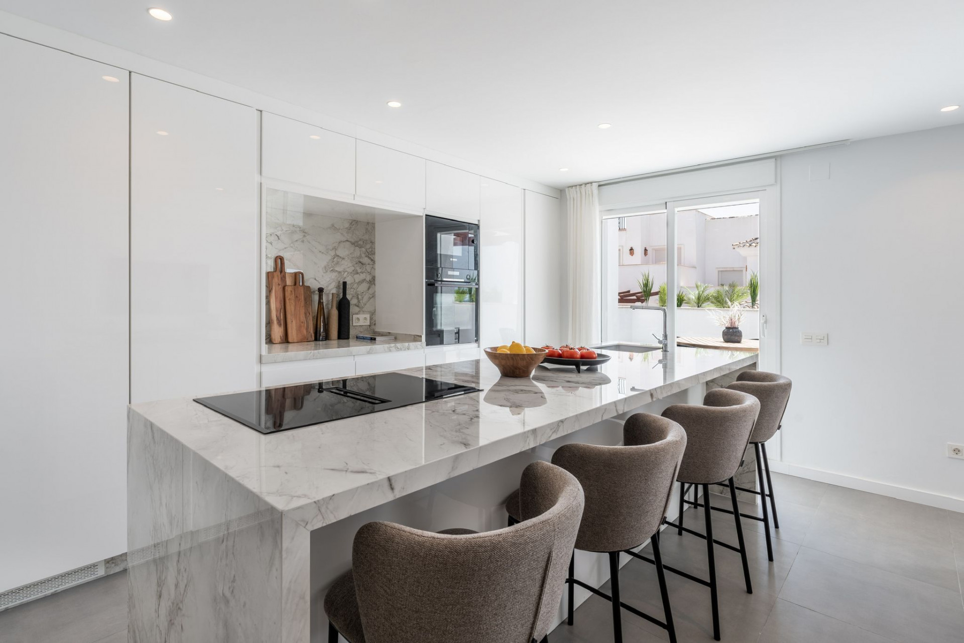 Piso de 4 Dormitorios en venta en Nueva Andalucía, Marbella