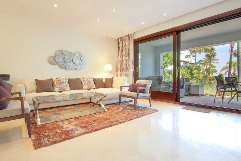 Casa Adosada de 3 Dormitorios y 3 Baños en venta en Benahavís Pueblo