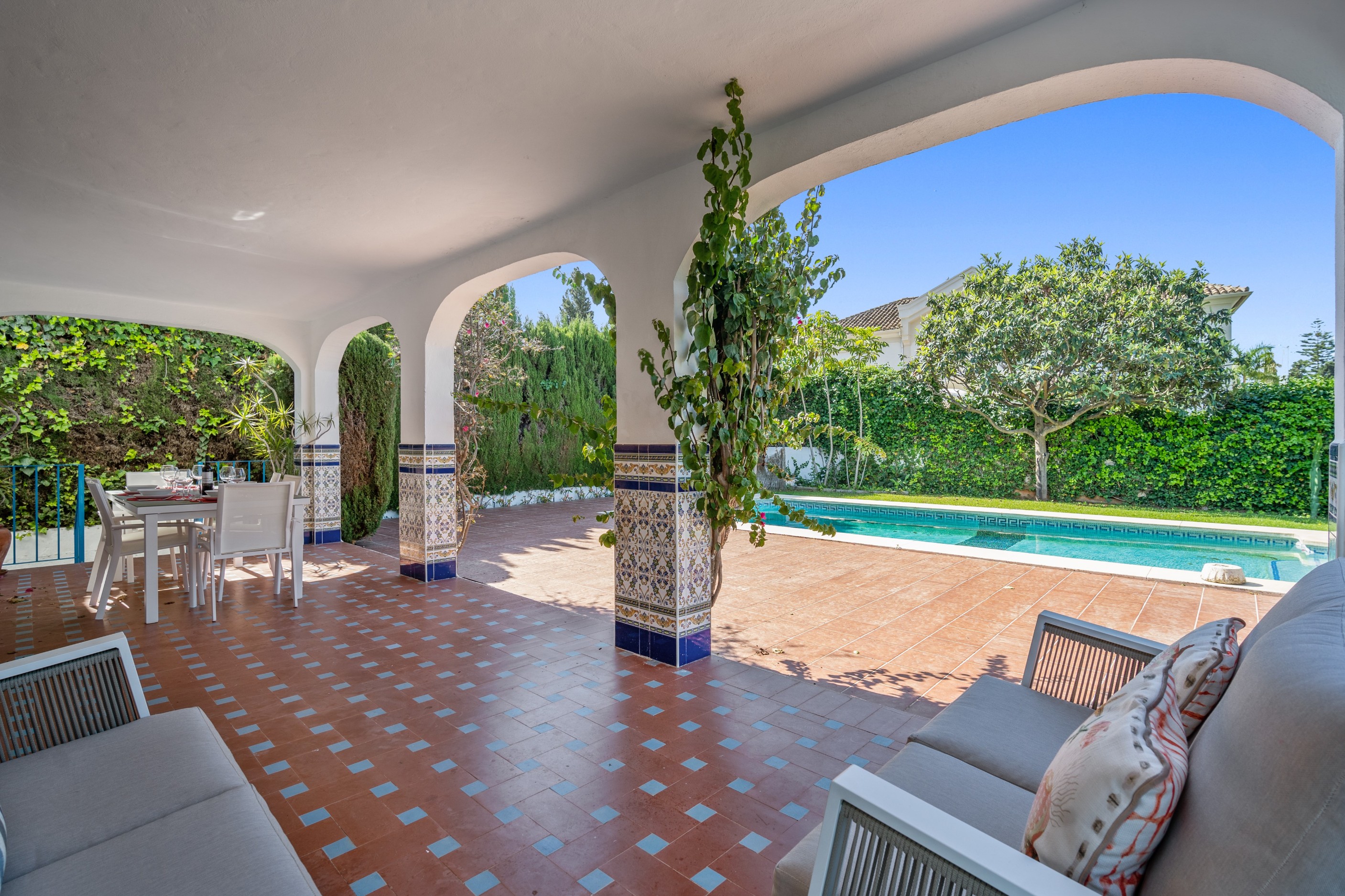 5 Bed, 4 Bath - Villa for Sale in Marbella Golden Mile
