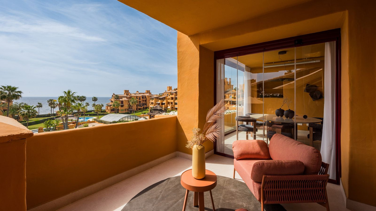 Piso de 3 Dormitorios en venta en Nueva Milla de Oro, Estepona