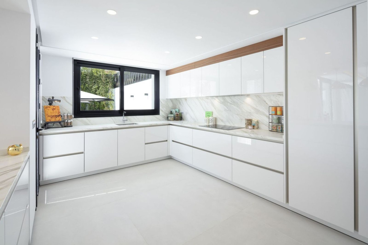 Terreno en venta en La Alqueria, Estepona