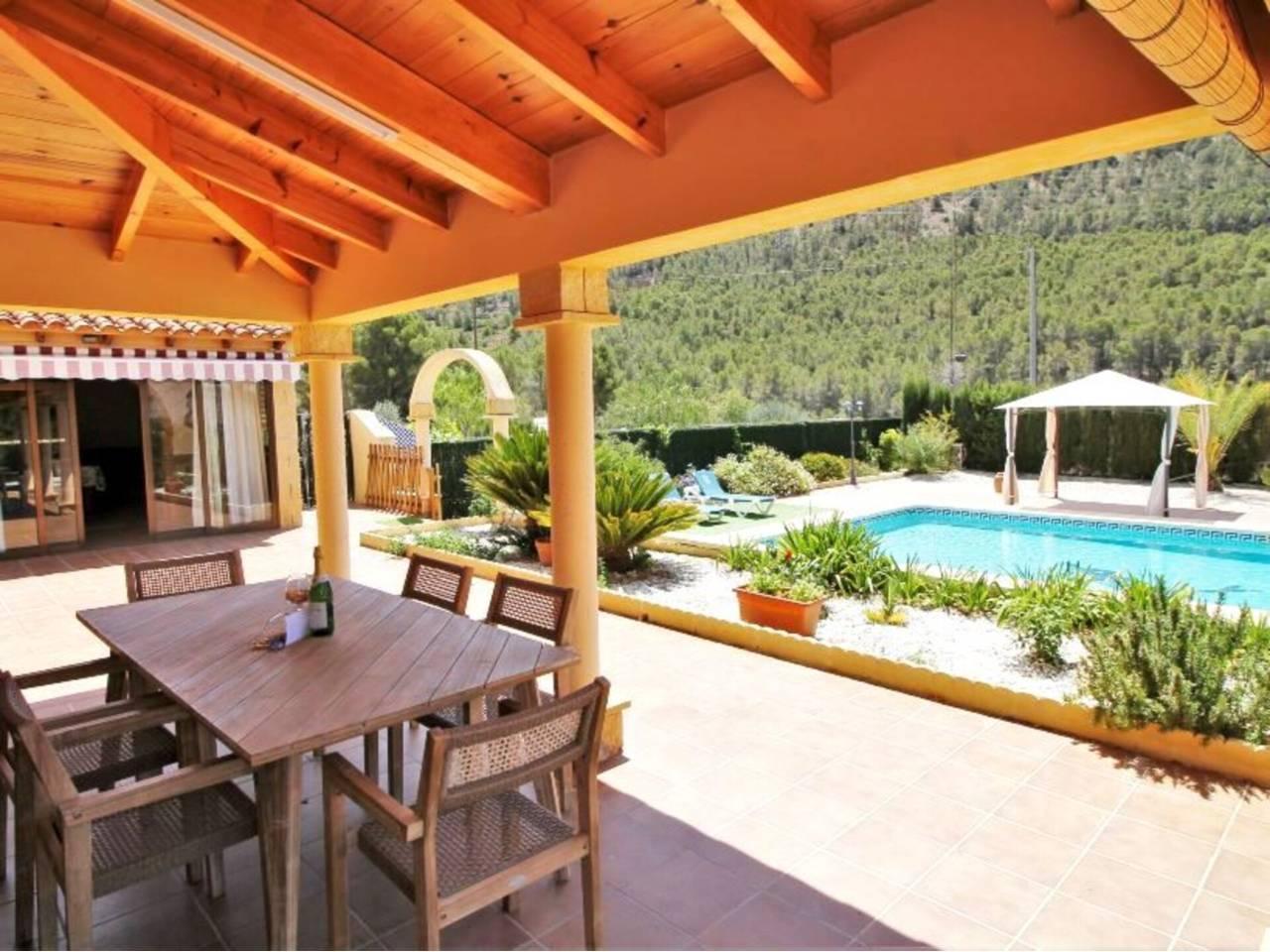 Casa Adosada de 5 Dormitorios en venta en Benidorm Centro Urbano