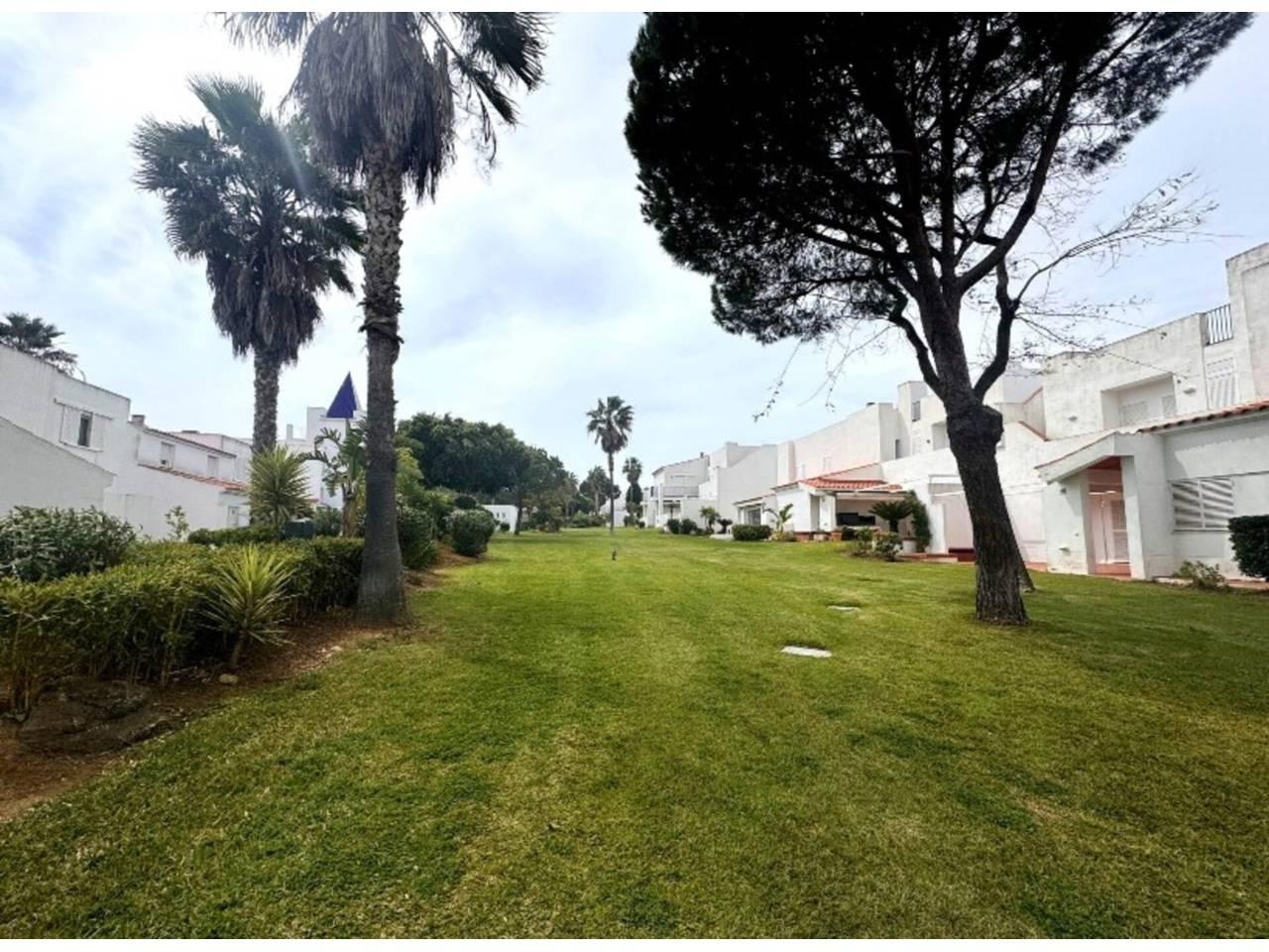 Casa Adosada de 3 Dormitorios y 2 Baños en venta en Chiclana de la Frontera