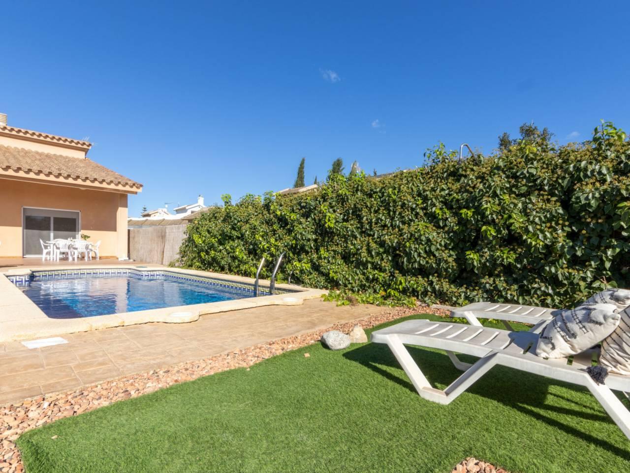 Casa Adosada de 4 Dormitorios y 2 Baños en venta en Deltebre