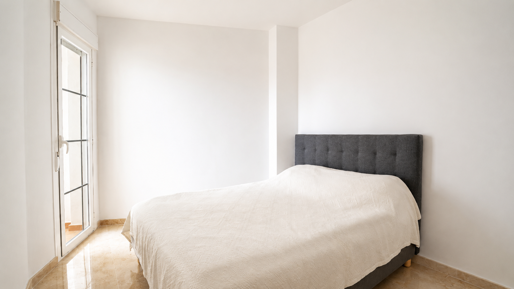 Piso de 3 Dormitorios y 2 Baños en venta en Manilva