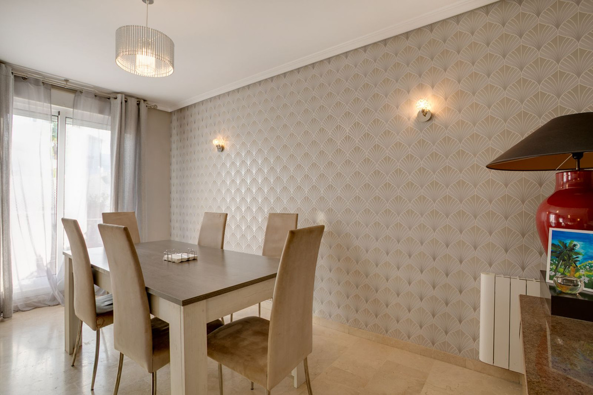 Casa Adosada de 5 Dormitorios y 4 Baños en venta en Bel-Air