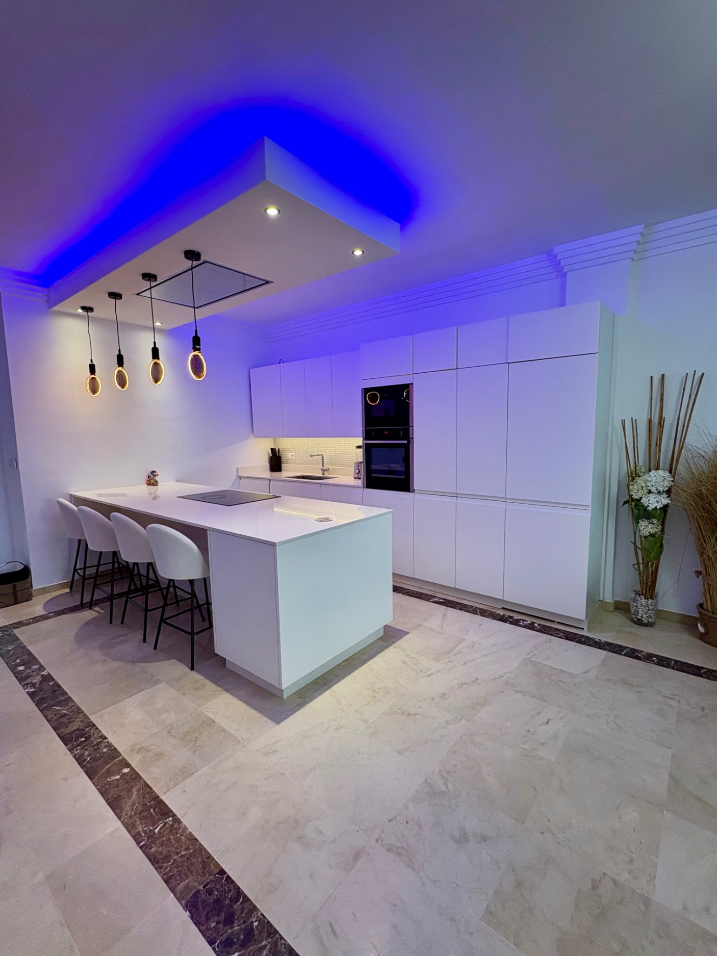 Piso de 3 Dormitorios y 2 Baños en venta en Nueva Andalucía, Marbella