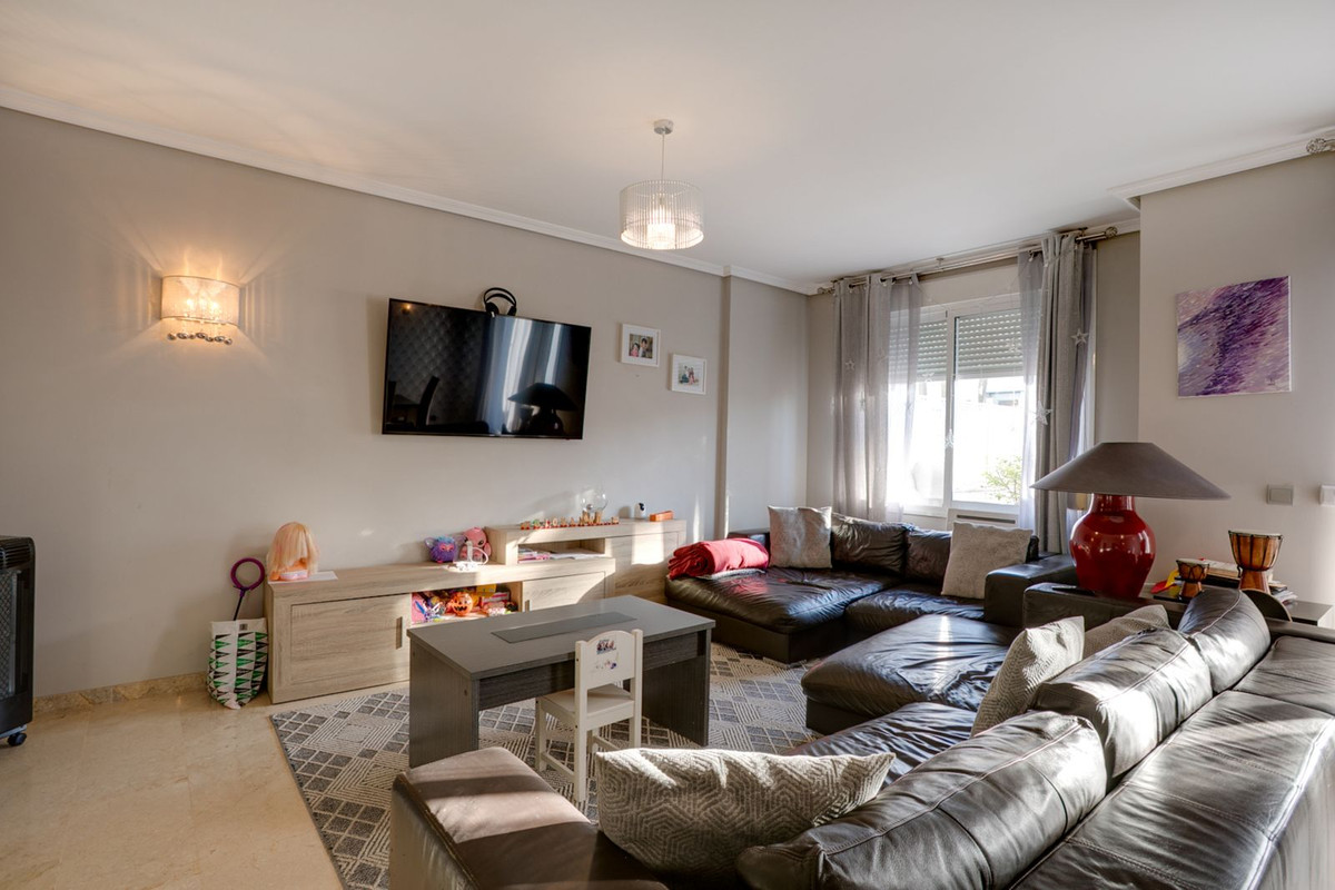 Casa Adosada de 5 Dormitorios y 4 Baños en venta en Bel-Air