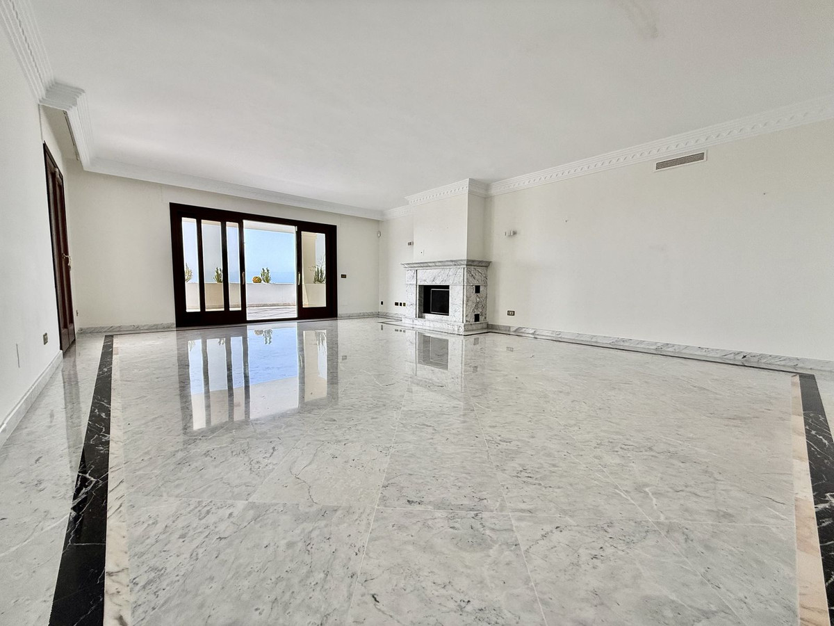 Piso de 4 Dormitorios en alquiler en Milla de Oro, Marbella